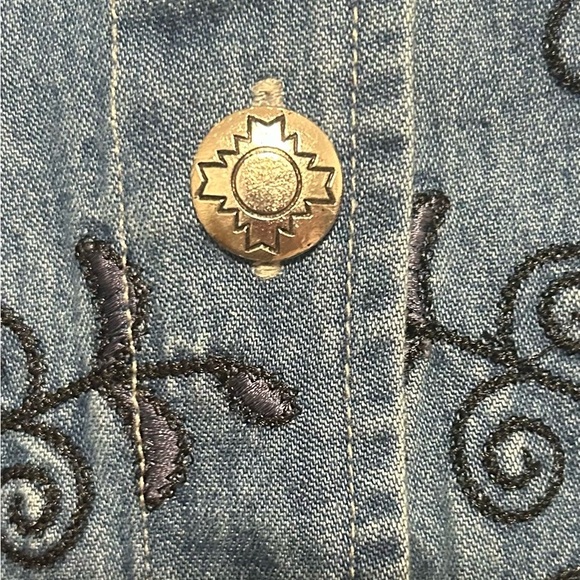 Chico's Embroidered Floral Vintage Denim Jacket Size Small - Picture 3 of 8